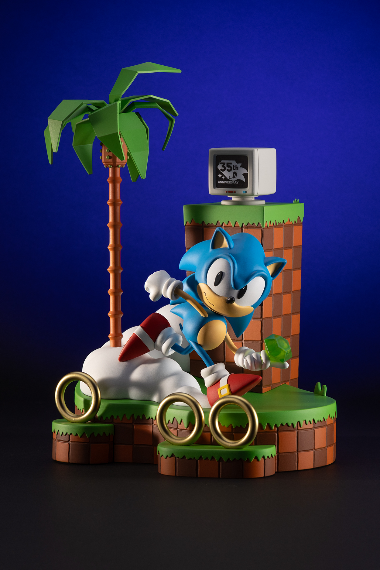 Sonic the Hedgehog フィギュア 木製台座付き Sonic the Hedgehog: 35th Anniversary Green Hill Zone Statue – SEGA