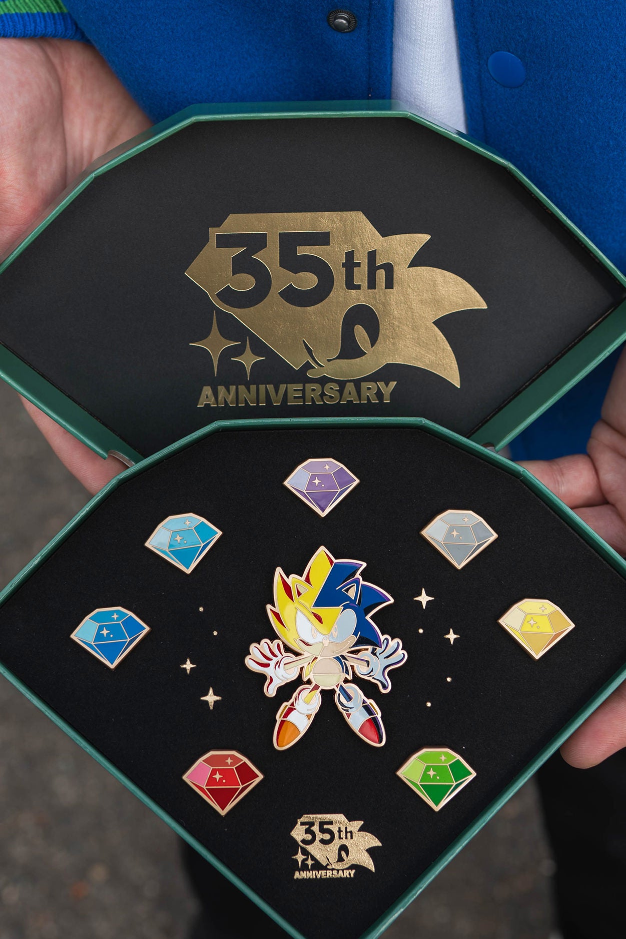 Sonic the Hedgehog: 35th Anniversary SuperSonic Hero Pin Set